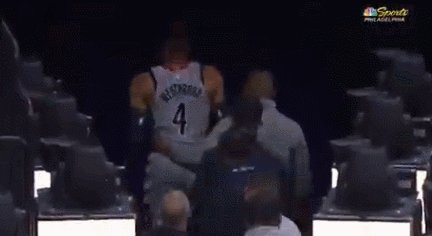 星空体育app-韦少离场遭爆米花浇头 奥本山悲剧险在费城重演